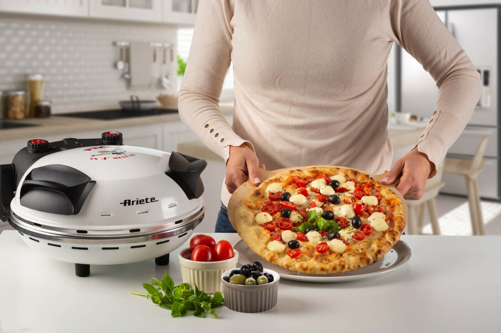 Forno De Pizza Elétrico Aríete Com Pedra Antiaderente 1200w